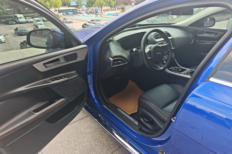 Used Jaguar XEL 2019 2.0T 200 PS Deluxe Edition Driver Seat