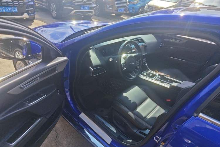 Used Jaguar XEL 2019 2.0T 200 PS Deluxe Edition Driver Seat