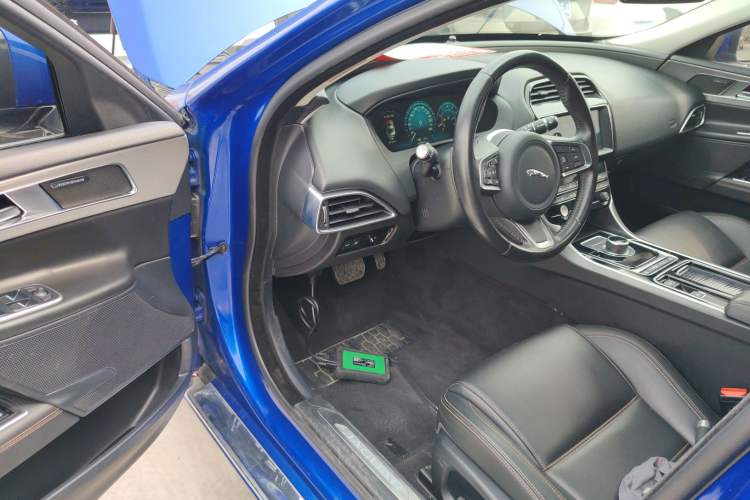 Used Jaguar XEL 2019 2.0T 200 PS Deluxe Edition Driver Seat