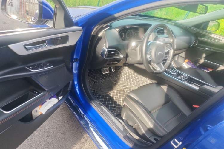 Used Jaguar XEL 2019 2.0T 250 PS Premium Edition Driver Seat