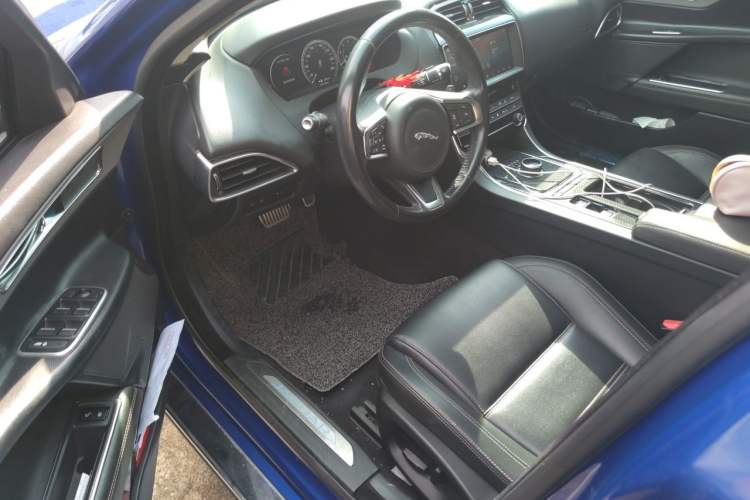 Used Jaguar XEL 2019 2.0T 200 PS Deluxe Edition Driver Seat