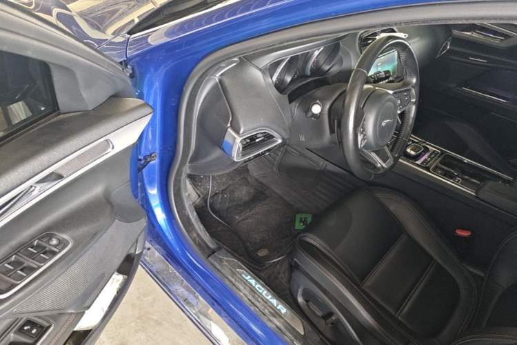 Used Jaguar XEL 2019 2.0T 200 PS Luxury Edition Driver Seat