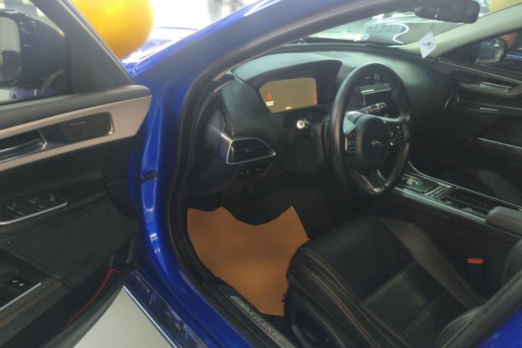 Used Jaguar XEL 2019 2.0T 200 PS Deluxe Edition Driver Seat