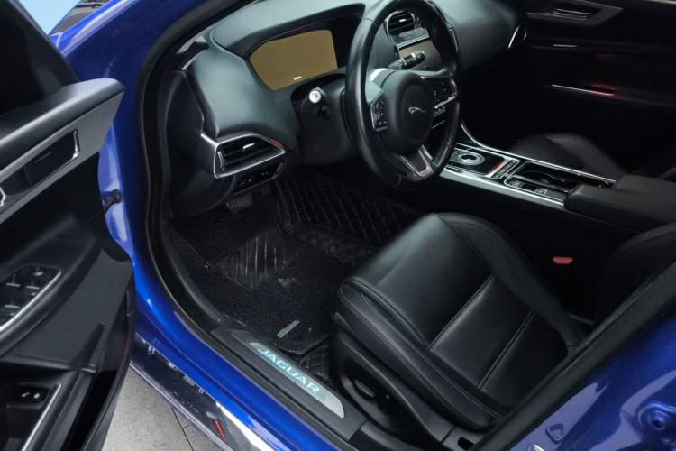 Used Jaguar XEL 2019 2.0T 200 PS Deluxe Edition Driver Seat