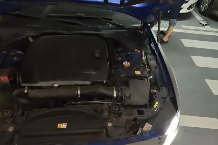 Used Jaguar XEL 2019 2.0T 200 PS Elite Edition Engine Bay Left