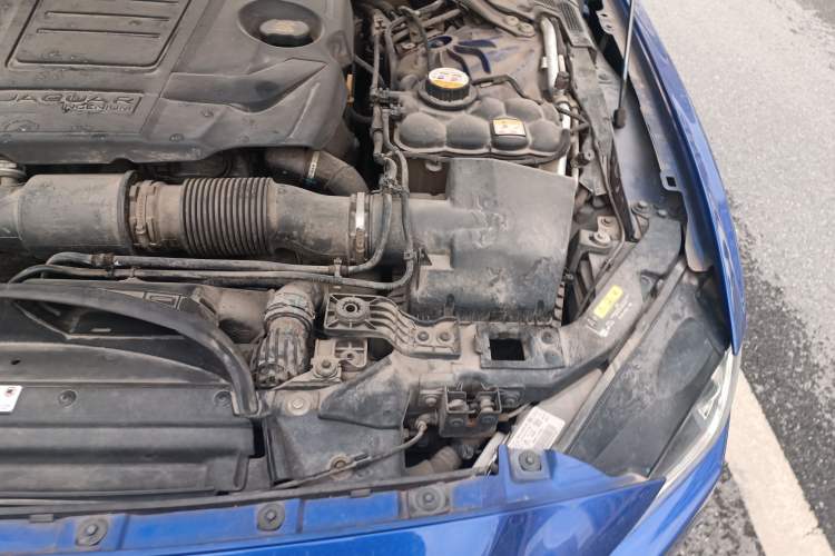 Used Jaguar XEL 2019 2.0T 200 PS Deluxe Edition Engine Bay Left