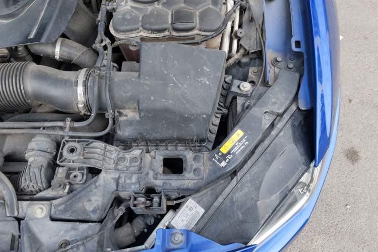 Used Jaguar XEL 2019 2.0T 200 PS Elite Edition Engine Bay Left