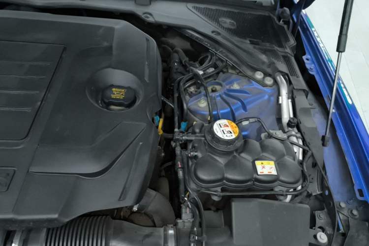 Used Jaguar XEL 2019 2.0T 200 PS Deluxe Edition Engine Bay Left