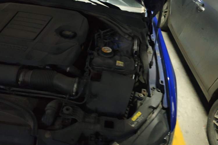Used Jaguar XEL 2019 2.0T 200 PS Deluxe Edition Engine Bay Left