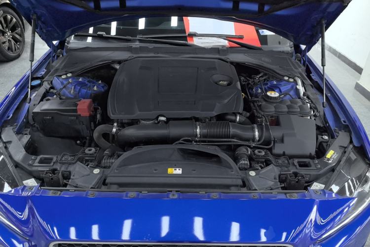 Used Jaguar XEL 2019 2.0T 200 PS Deluxe Edition Engine Bay