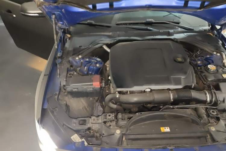 Used Jaguar XEL 2019 2.0T 200 PS Elite Edition Engine Bay Right