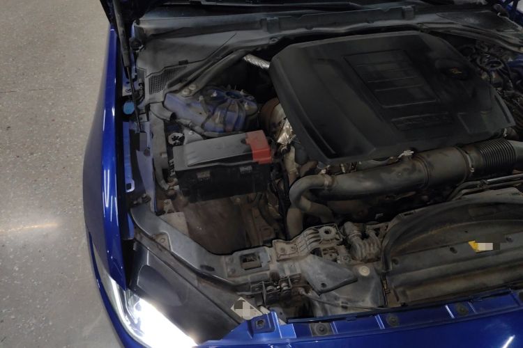 Used Jaguar XEL 2019 2.0T 200 PS Deluxe Edition Engine Bay Right