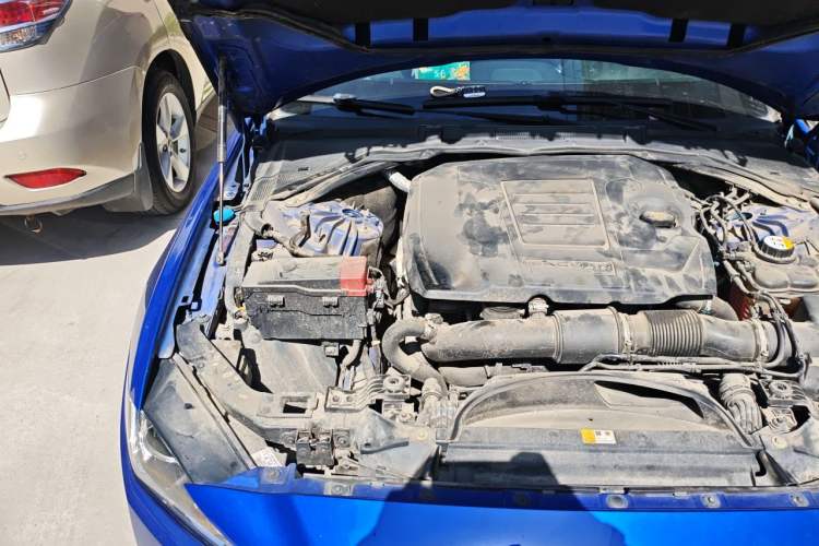 Used Jaguar XEL 2019 2.0T 200 PS Deluxe Edition Engine Bay Right