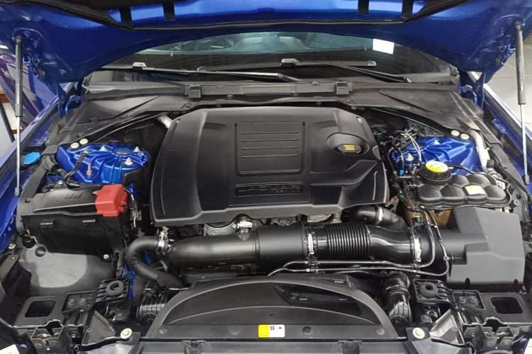 Used Jaguar XEL 2019 2.0T 200 PS Deluxe Edition Engine Bay