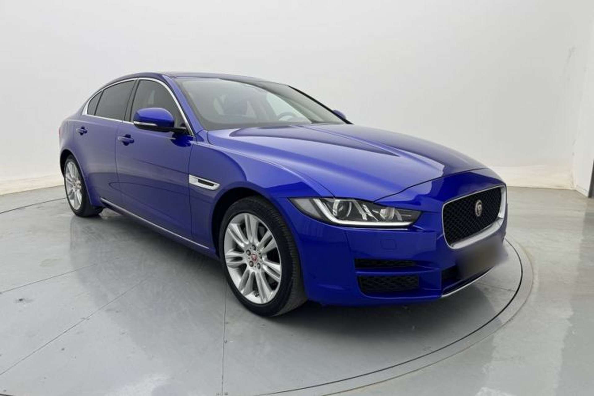 Used Jaguar XEL 2019 2.0T 200 PS Deluxe Edition Exterior 2