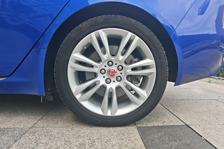 Used Jaguar XEL 2019 2.0T 200 PS Deluxe Edition Exterior 4