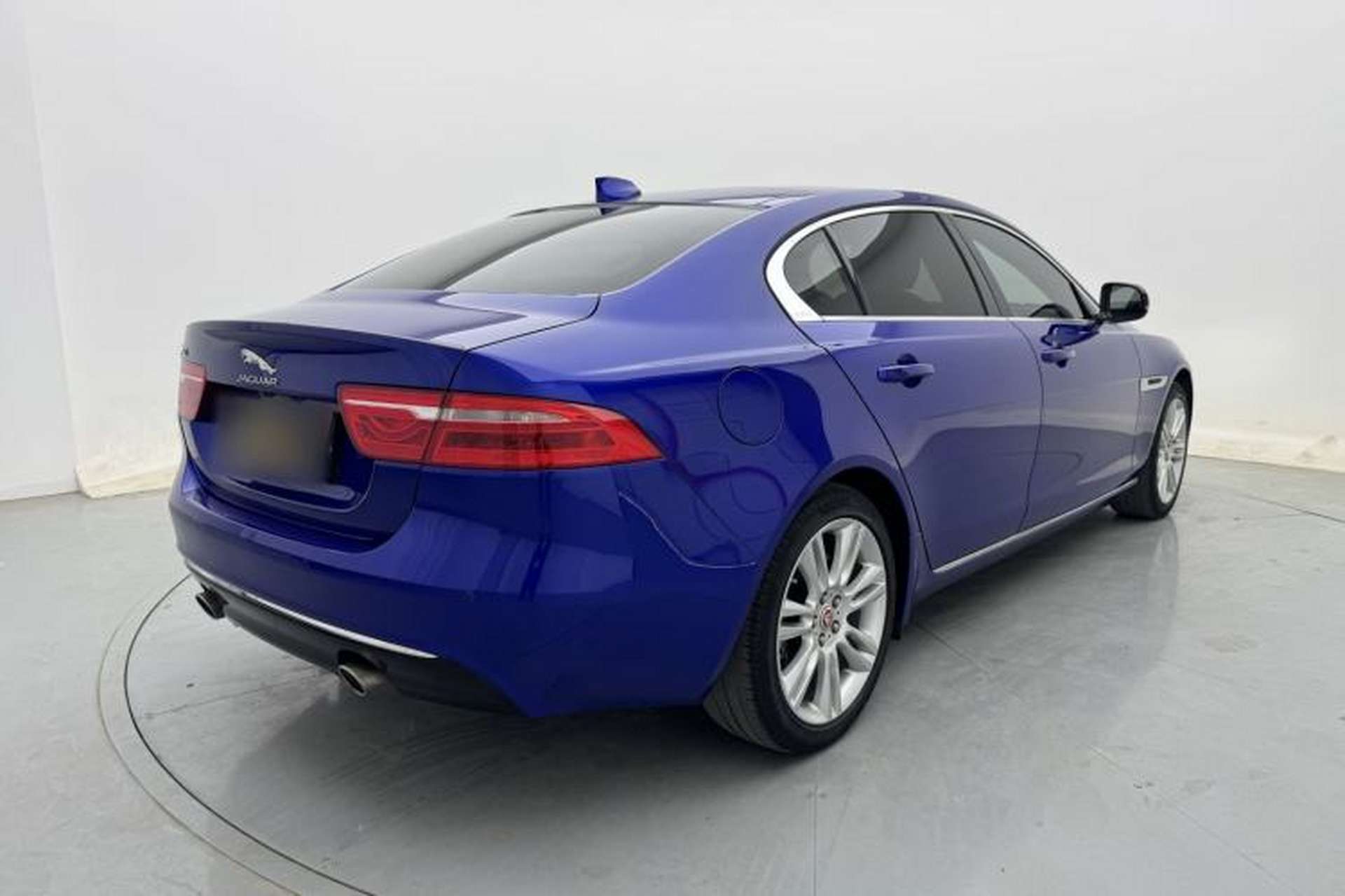 Used Jaguar XEL 2019 2.0T 200 PS Deluxe Edition Exterior 4