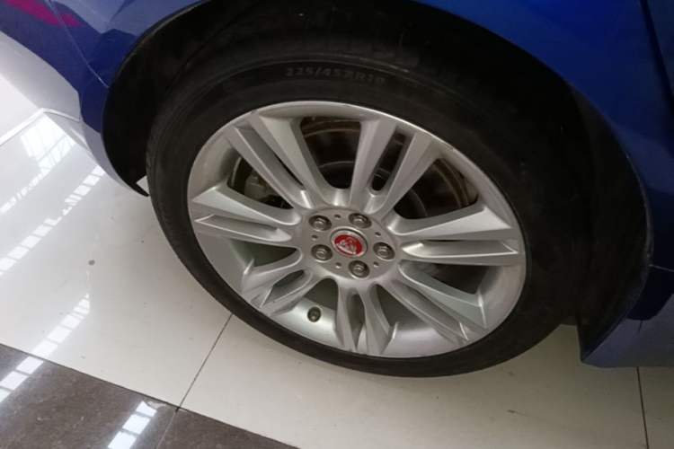 Used Jaguar XEL 2019 2.0T 200 PS Deluxe Edition Exterior 5