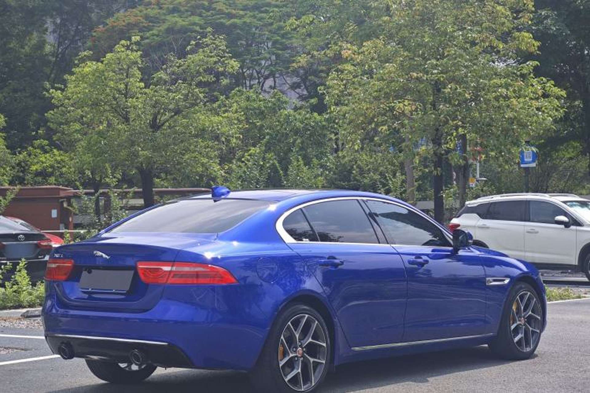 Used Jaguar XEL 2019 2.0T 200 PS Deluxe Edition Exterior 5