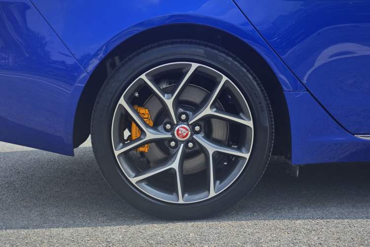 Used Jaguar XEL 2019 2.0T 200 PS Deluxe Edition Exterior 9