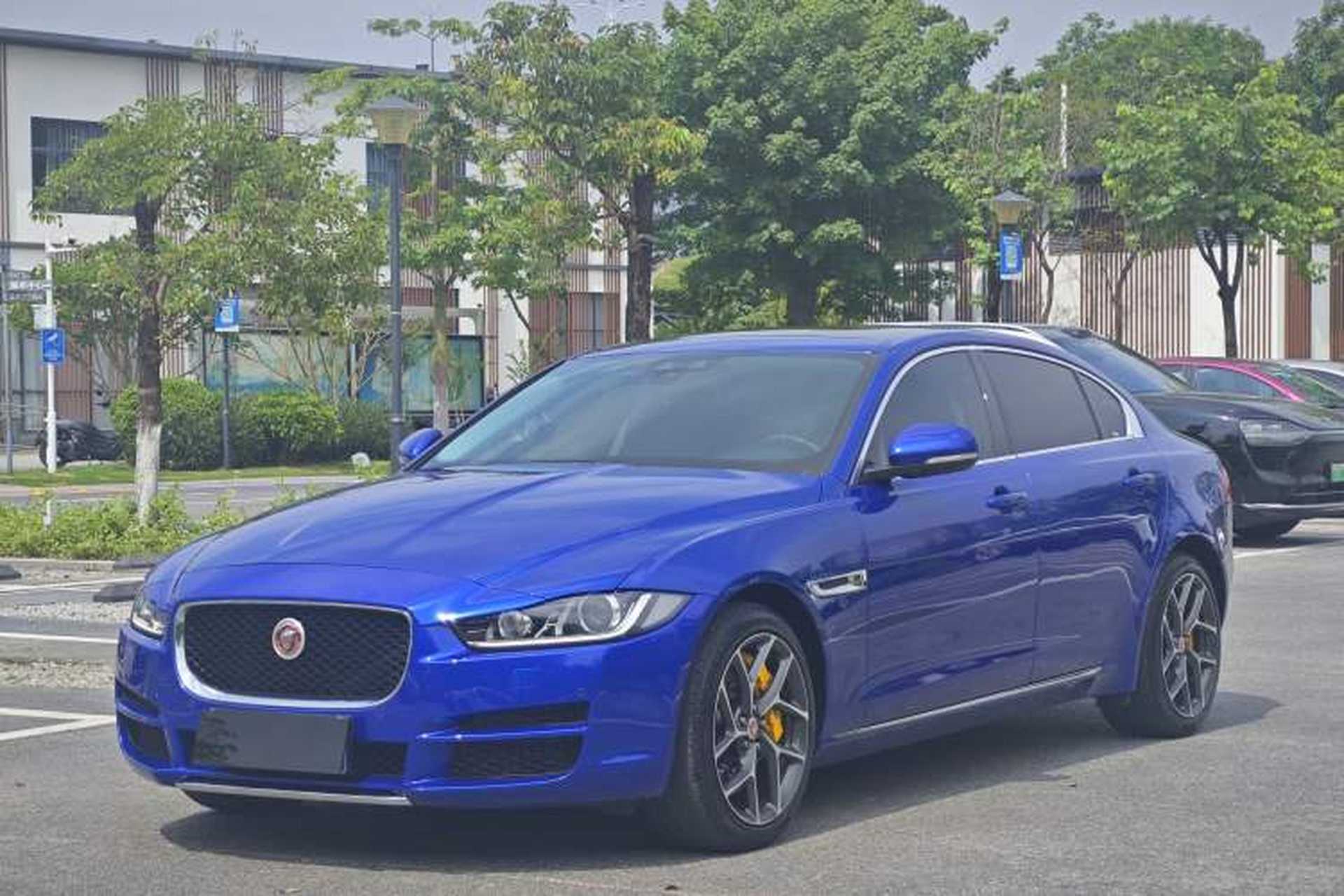 Used Jaguar XEL 2019 2.0T 200 PS Deluxe Edition Front Left 45 Deg