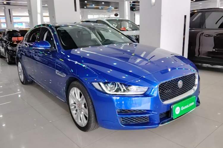 Used Jaguar XEL 2019 2.0T 200 PS Deluxe Edition Front Right 45 Deg