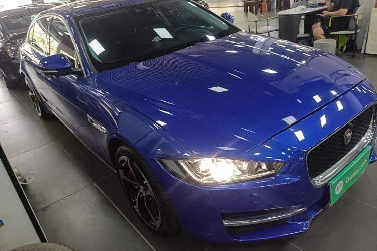 Used Jaguar XEL 2019 2.0T 200 PS Deluxe Edition Front Right 45 Deg