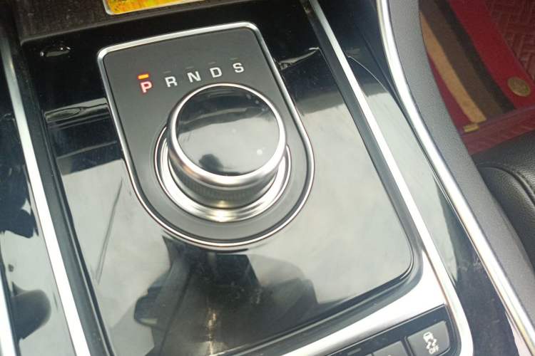 Used Jaguar XEL 2019 2.0T 200 PS Elite Edition Gear Lever