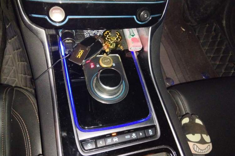 Used Jaguar XEL 2019 2.0T 200 PS Luxury Edition Gear Lever