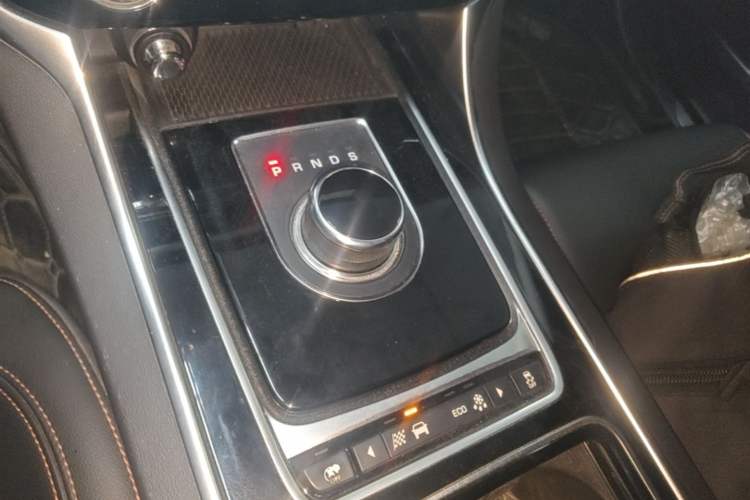 Used Jaguar XEL 2019 2.0T 200 PS Deluxe Edition Gear Lever