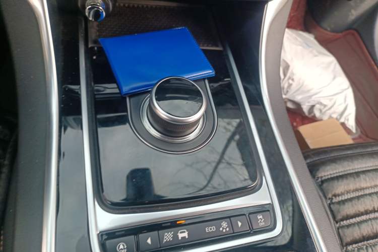 Used Jaguar XEL 2019 2.0T 200 PS Deluxe Edition Gear Lever