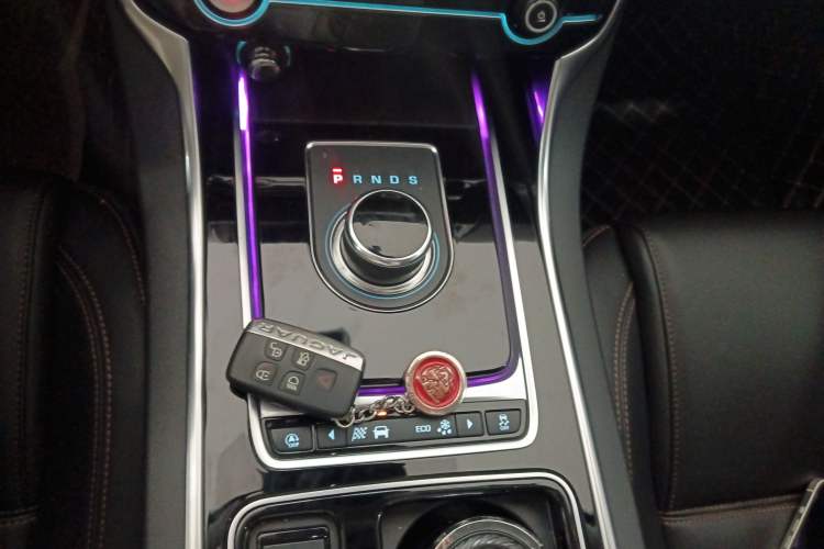 Used Jaguar XEL 2019 2.0T 200 PS Luxury Edition Gear Lever