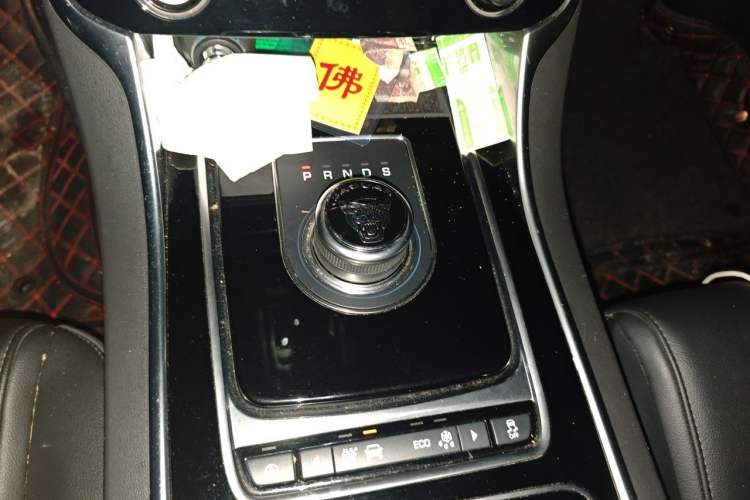 Used Jaguar XEL 2019 2.0T 200 PS Elite Edition Gear Lever