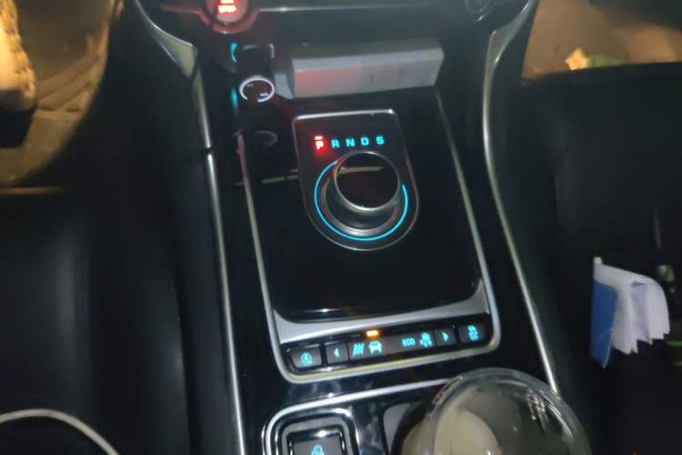 Used Jaguar XEL 2019 2.0T 200 PS Elite Edition Gear Lever