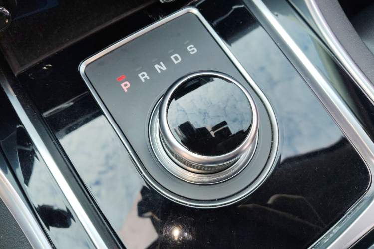 Used Jaguar XEL 2019 2.0T 200 PS Elite Edition Gear Lever