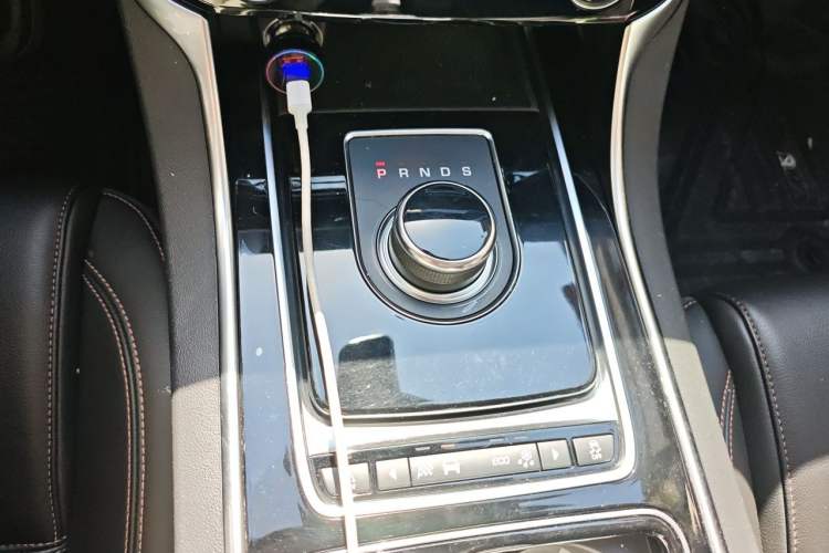 Used Jaguar XEL 2019 2.0T 200 PS Deluxe Edition Gear Lever
