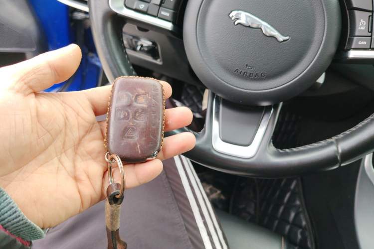 Used Jaguar XEL 2019 2.0T 200 PS Deluxe Edition Gear Lever