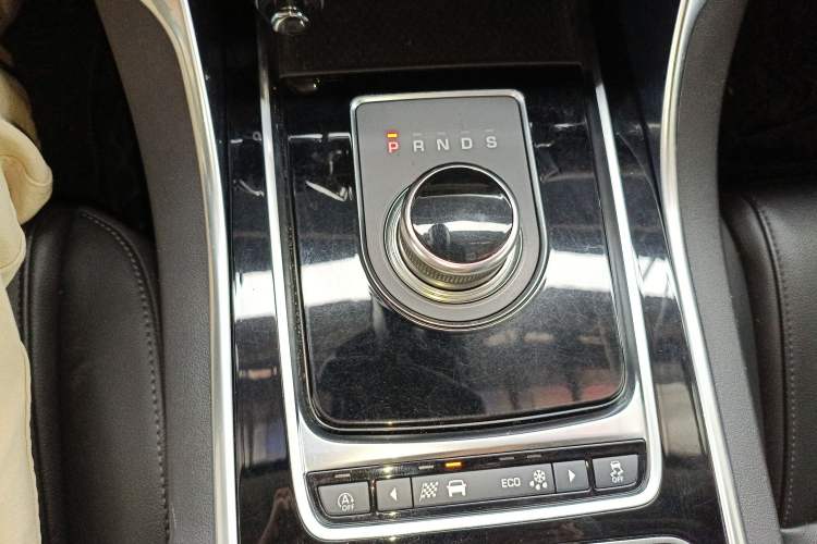 Used Jaguar XEL 2019 2.0T 200 PS Elite Edition Gear Lever