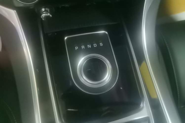 Used Jaguar XEL 2019 2.0T 200 PS Deluxe Edition Gear Lever