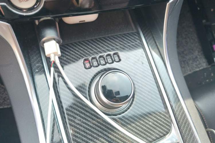 Used Jaguar XEL 2019 2.0T 200 PS Deluxe Edition Gear Lever