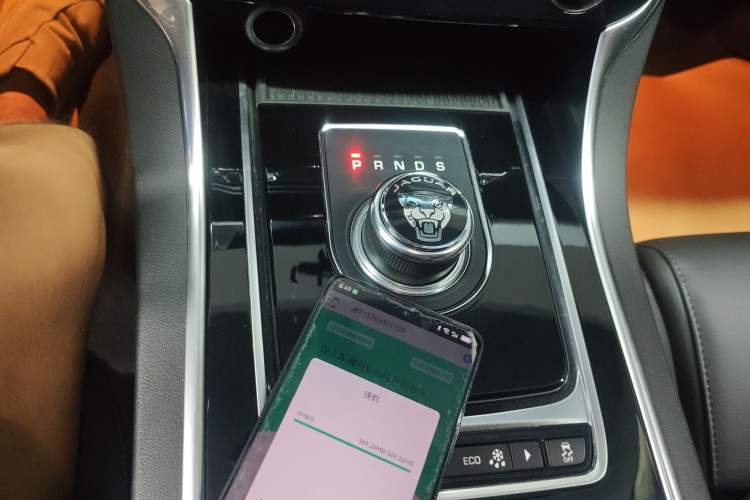 Used Jaguar XEL 2019 2.0T 200 PS Elite Edition Gear Lever