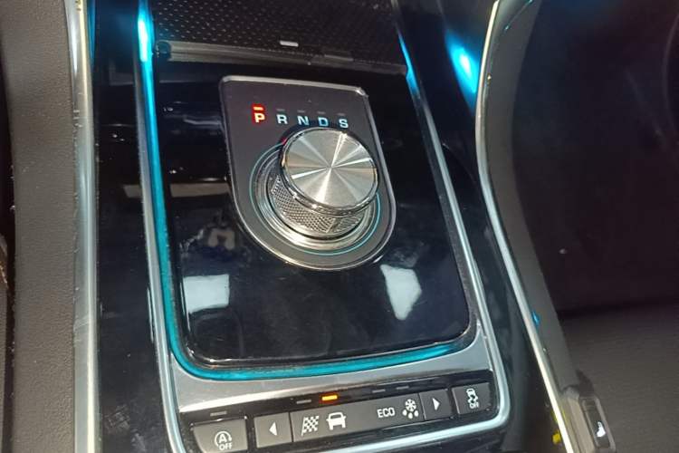 Used Jaguar XEL 2019 2.0T 200 PS Deluxe Edition Gear Lever