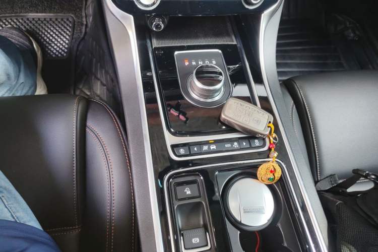Used Jaguar XEL 2019 2.0T 200 PS Deluxe Edition Gear Lever