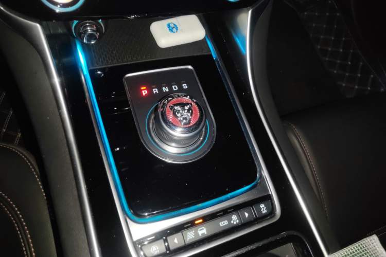Used Jaguar XEL 2019 2.0T 200 PS Luxury Edition Gear Lever