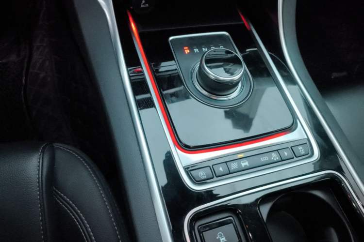 Used Jaguar XEL 2019 2.0T 200 PS Deluxe Edition Gear Lever