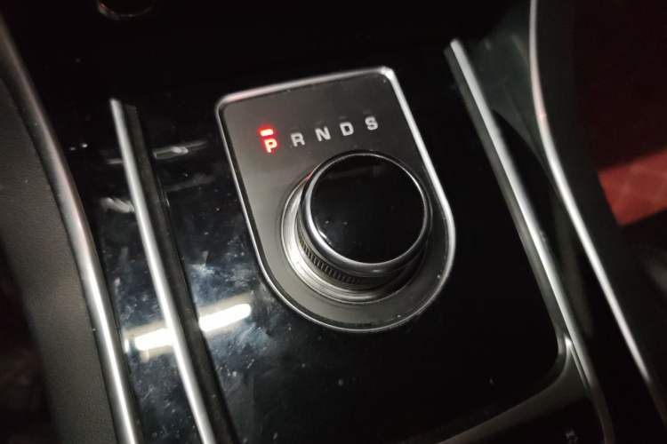 Used Jaguar XEL 2019 2.0T 200 PS Deluxe Edition Gear Lever