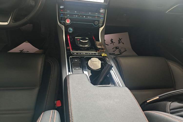 Used Jaguar XEL 2019 2.0T 200 PS Luxury Edition Gear Lever