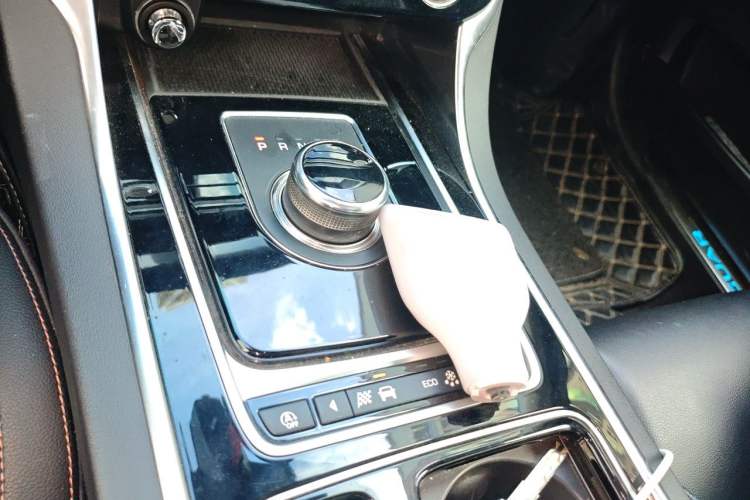 Used Jaguar XEL 2019 2.0T 200 PS Luxury Edition Gear Lever