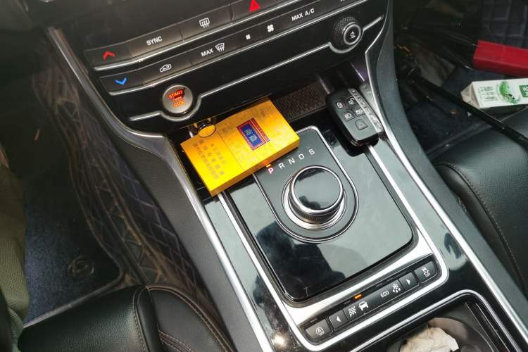 Used Jaguar XEL 2019 2.0T 200 PS Luxury Edition Gear Lever