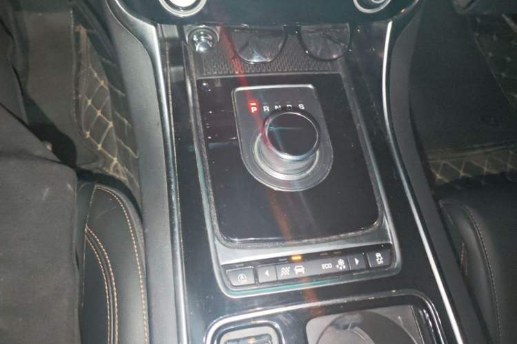 Used Jaguar XEL 2019 2.0T 200 PS Luxury Edition Gear Lever